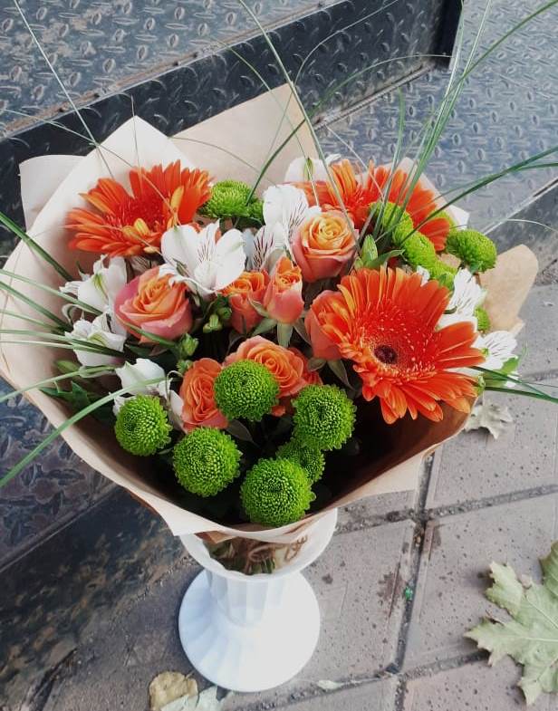 Букет цветов из: Герберы, Хризантемы, Альстромерии и Розы в Воткинске
