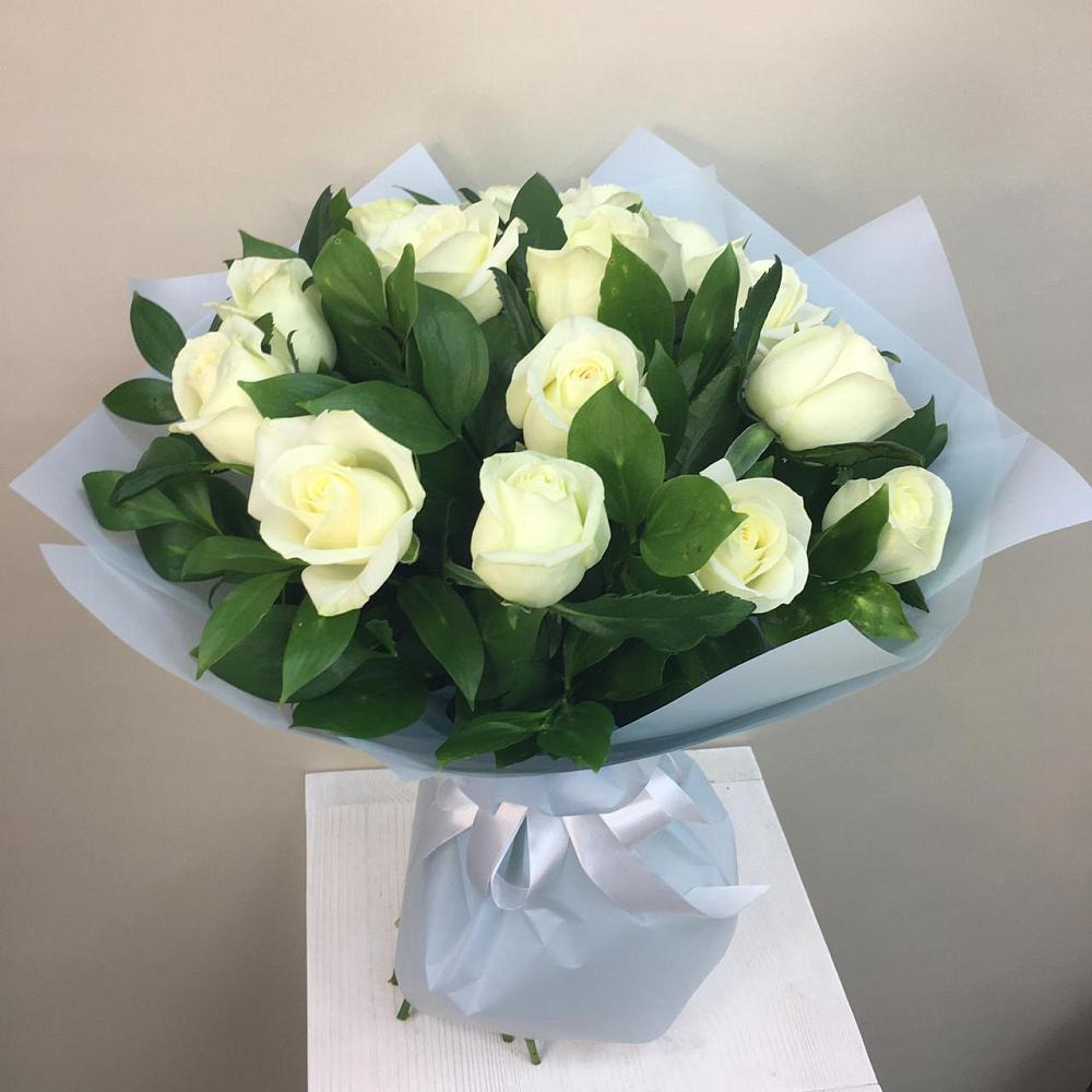 Букет 15 Белых роз Проуд в Воткинске