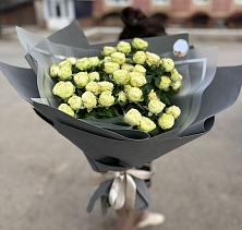 Букет Белые кустовые розы Солинеро в Воткинске