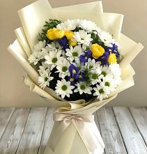 Букет цветов из:  Ирисы, Хризантемы и Розы #REPLACE_PRED# Воткинске