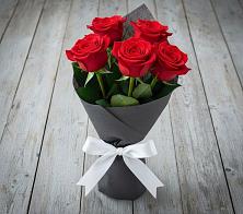 Букет 5 Красных роз Эдлесс Лав в Воткинске