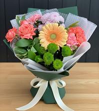 Букет цветов из:  Гвоздики, Розы, Герберы и Хризантемы в Воткинске