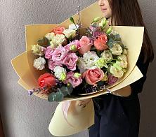 Букет цветов из:  Розы, Лизиантусы и Гвоздики #REPLACE_PRED# Воткинске