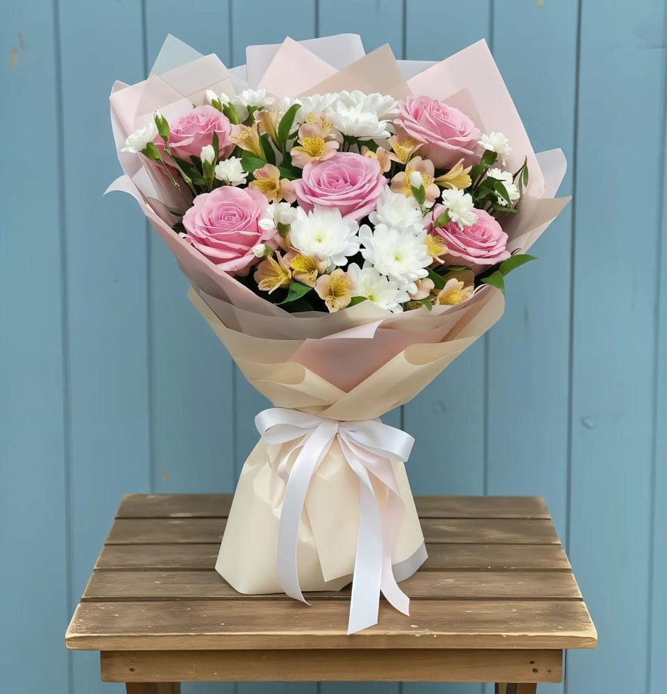 Букет цветов из: Гвоздики, Орхидеи и Розы в Воткинске