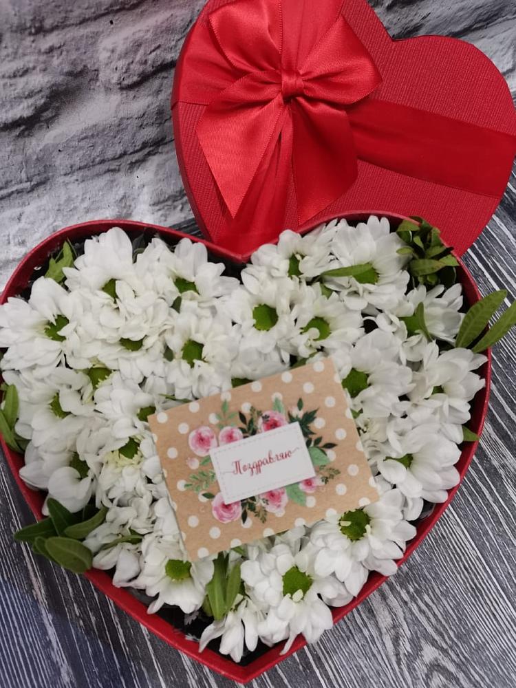 Цветочная композиция из Хризантемы в виде сердца в Воткинске